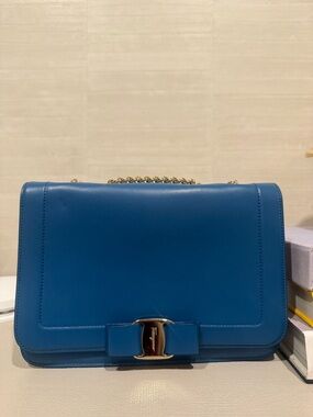Salvatore Ferragamo Blue Leather Vara Bow Shoulder Bag with Gold Chain